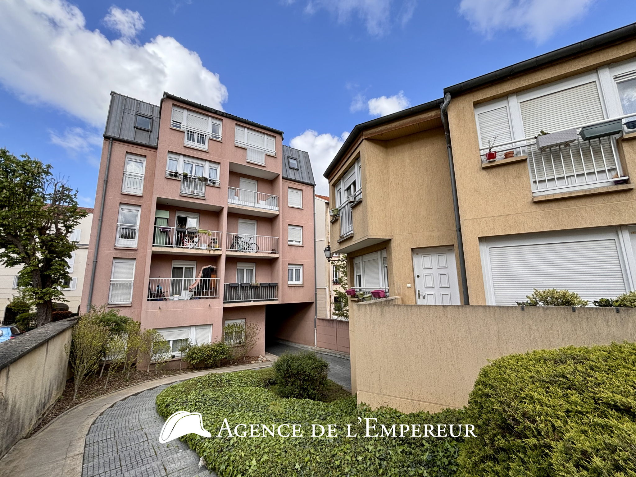 2 PIÈCES LOCATION DERNIER ÉTAGE