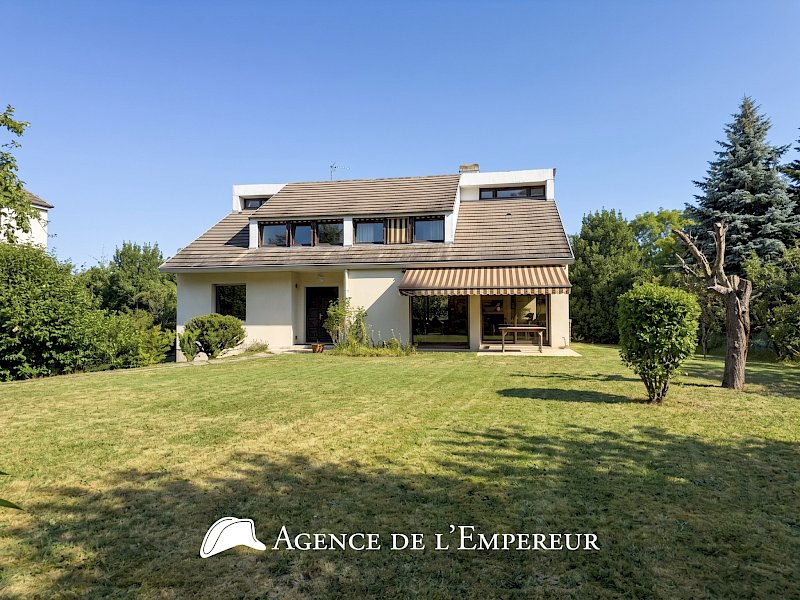 MAISON D'ARCHITECTE — 6 CHAMBRES — PARCELLE 1 190 m2