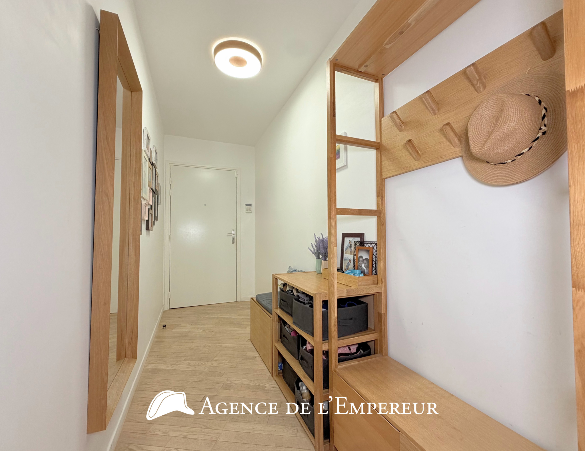 4 pièces, 3 chambres, balcon, au calme, proche place Besche à Rueil. 2 parkings. Résidence récente