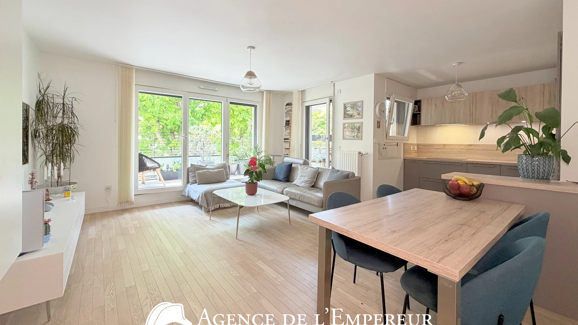 4 pièces, 3 chambres, balcon, au calme, proche place Besche à Rueil. 2 parkings. Résidence récente - 1