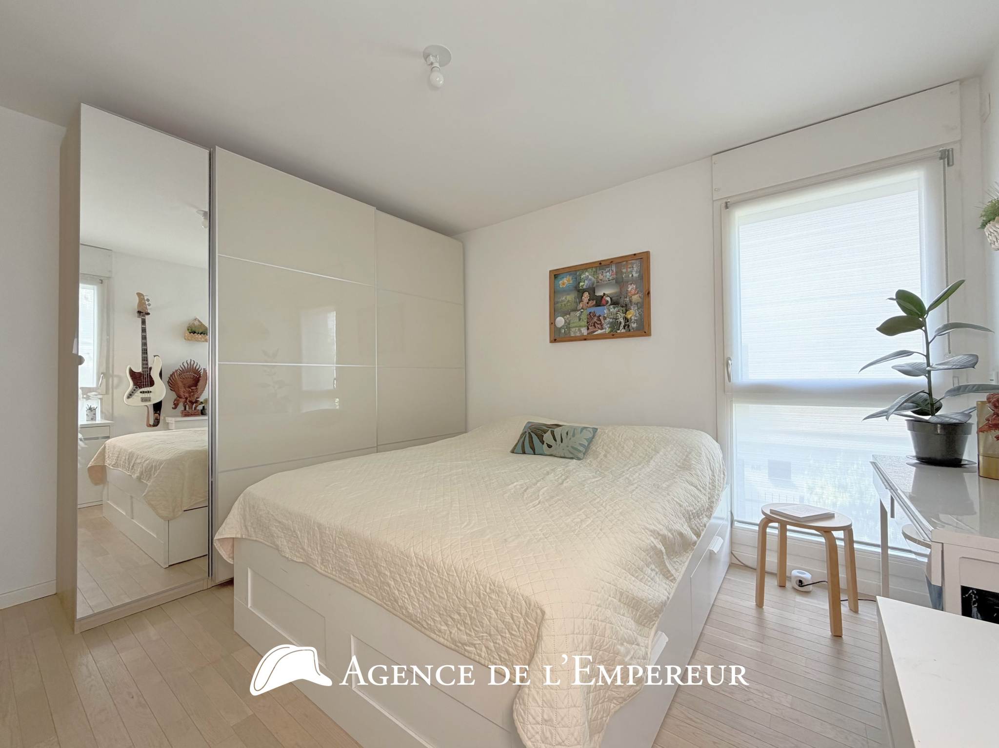 4 pièces, 3 chambres, balcon, au calme, proche place Besche à Rueil. 2 parkings. Résidence récente
