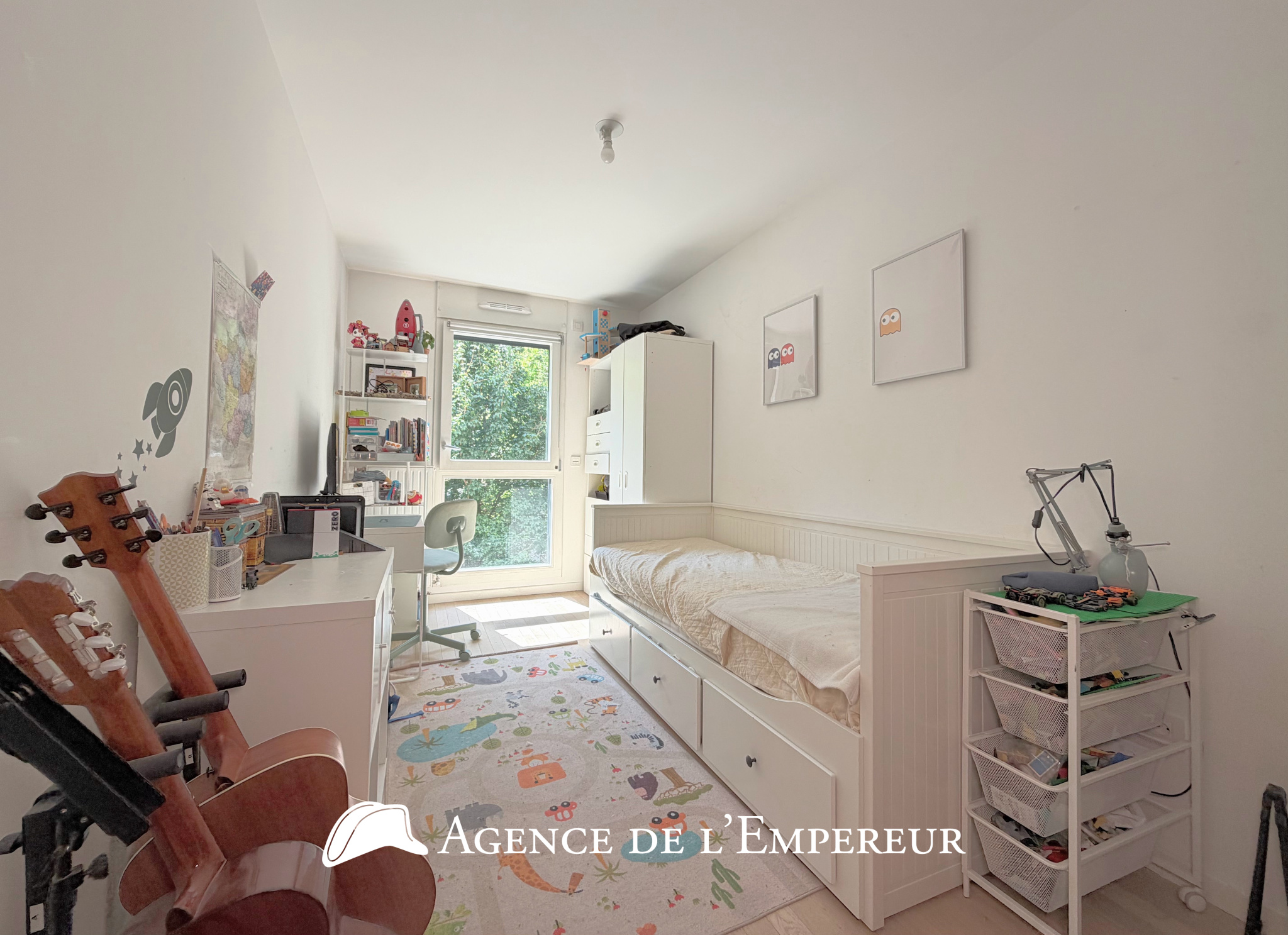 4 pièces, 3 chambres, balcon, au calme, proche place Besche à Rueil. 2 parkings. Résidence récente