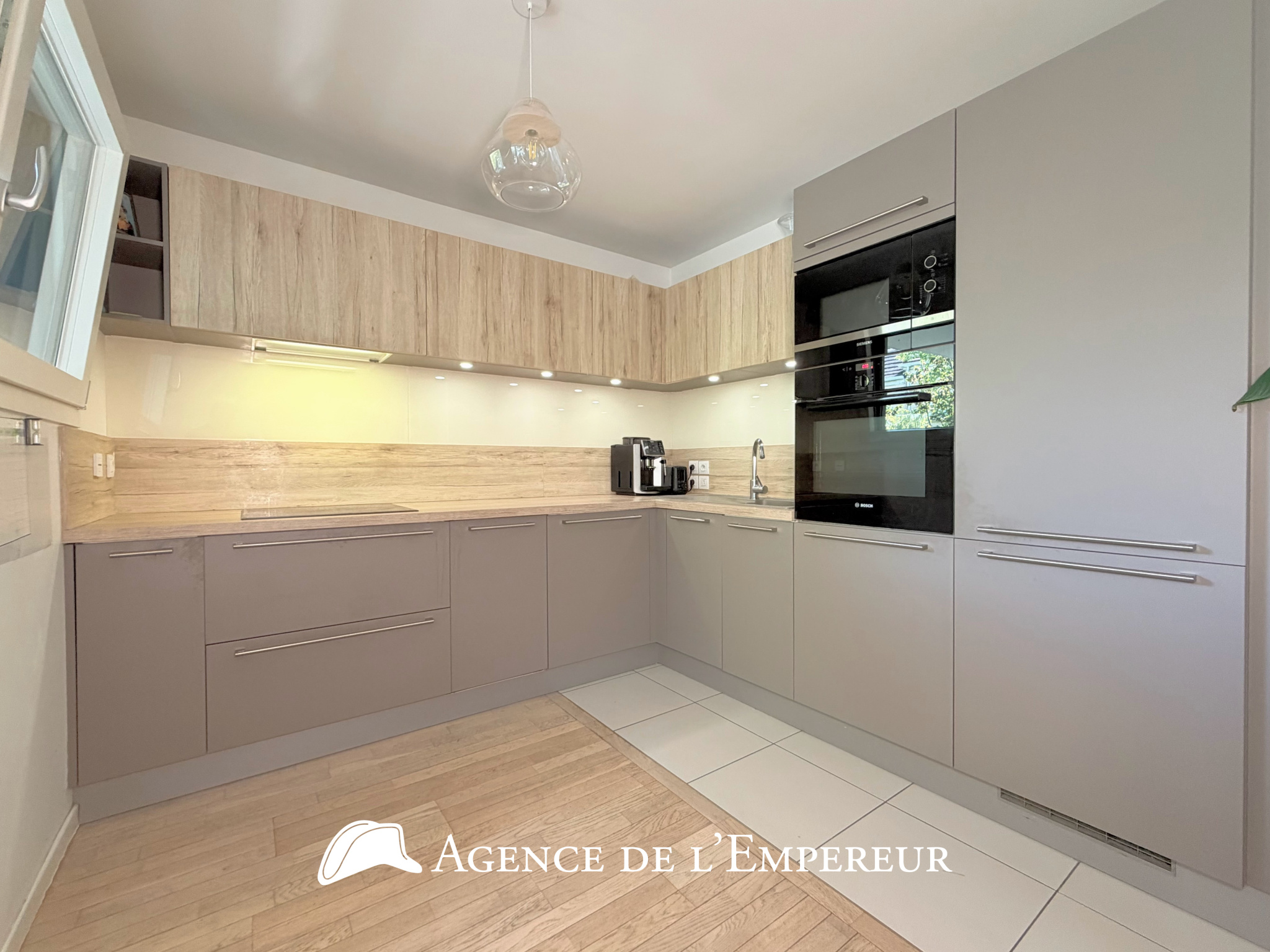 4 pièces, 3 chambres, balcon, au calme, proche place Besche à Rueil. 2 parkings. Résidence récente