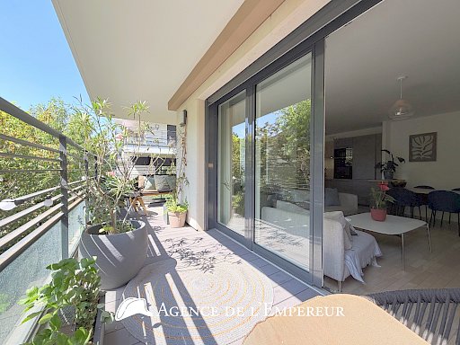 4 pièces, 3 chambres, balcon, au calme, proche place Besche à Rueil. 2 parkings. Résidence récente - 2