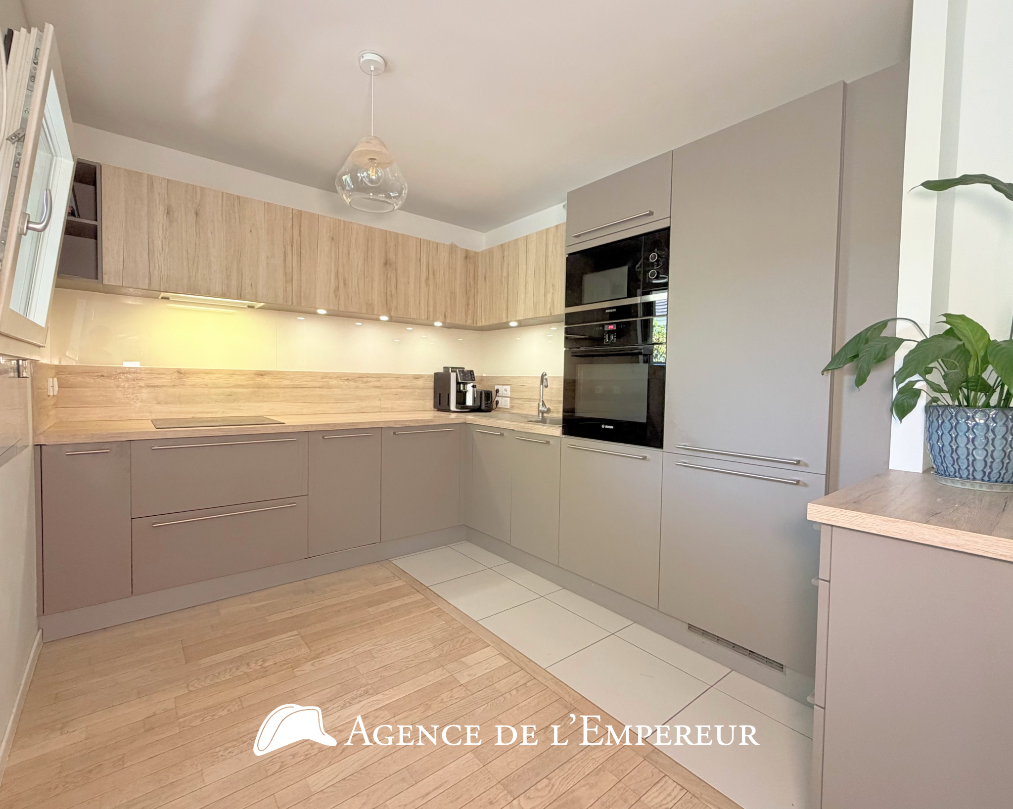 4 pièces, 3 chambres, balcon, au calme, proche place Besche à Rueil. 2 parkings. Résidence récente