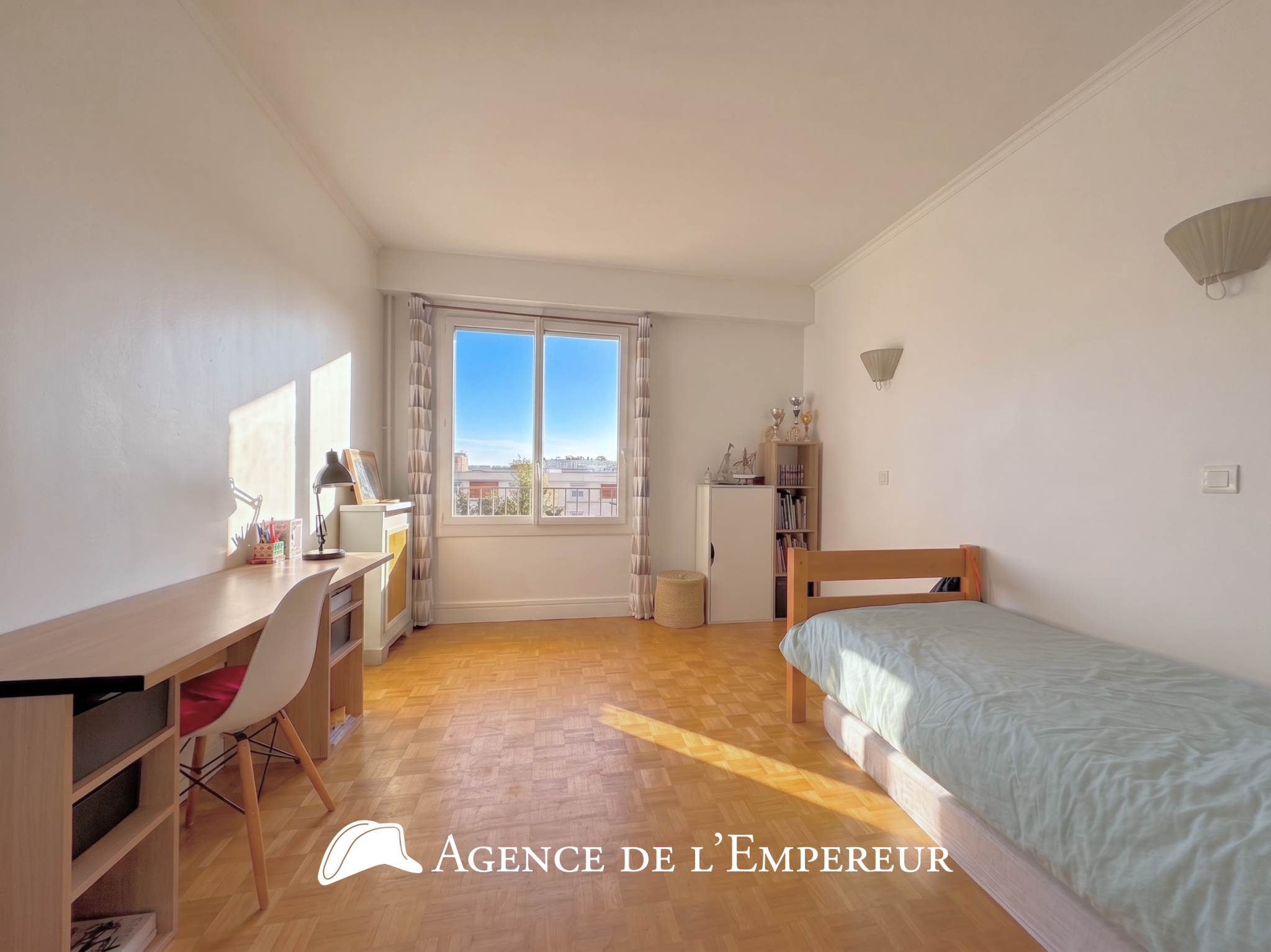 4 Pièces de 79,74 m2 - Balcon, cave et parking. Suresnes