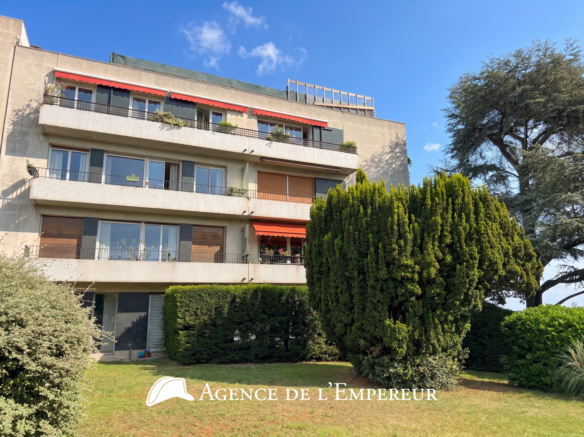 4 Pièces de 79,74 m2 - Balcon, cave et parking. Suresnes