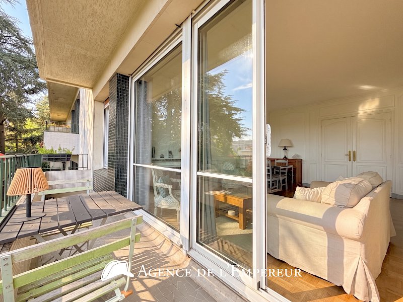 4 Pièces de 79,74 m2 - Balcon, cave et parking. Suresnes
