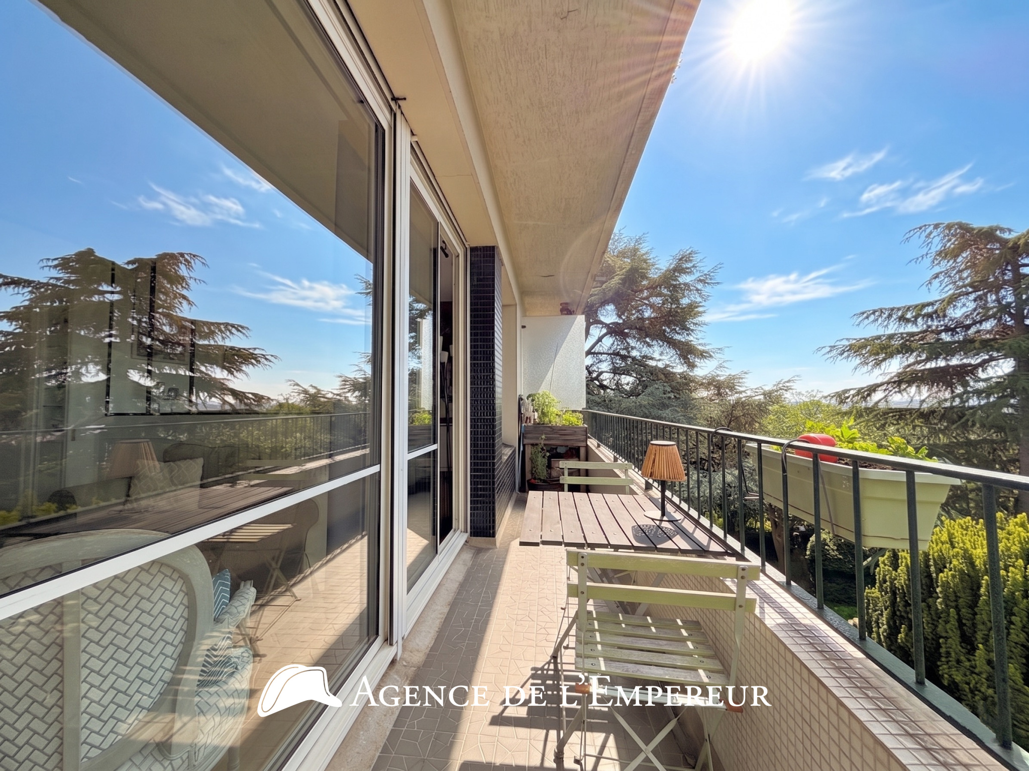 4 Pièces de 79,74 m2 - Balcon, cave et parking. Suresnes
