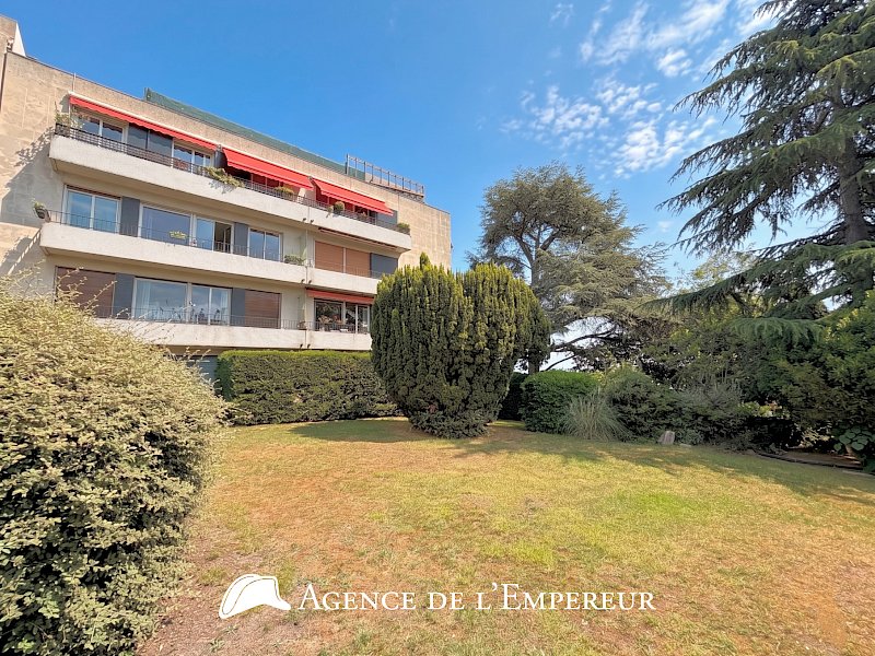 4 Pièces de 79,74 m2 - Balcon, cave et parking. Suresnes