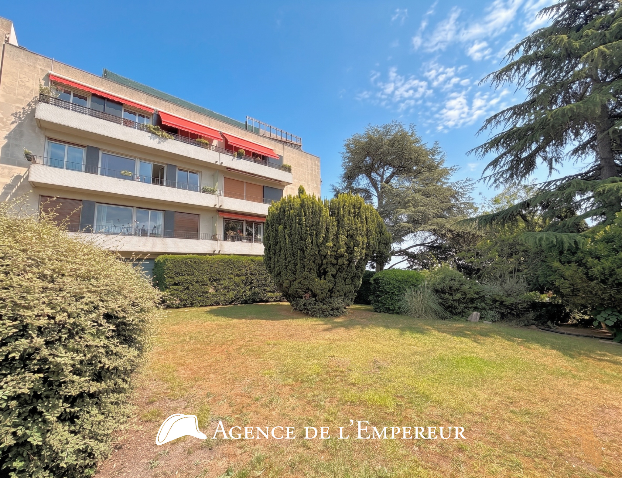 4 Pièces de 79,74 m2 - Balcon, cave et parking. Suresnes