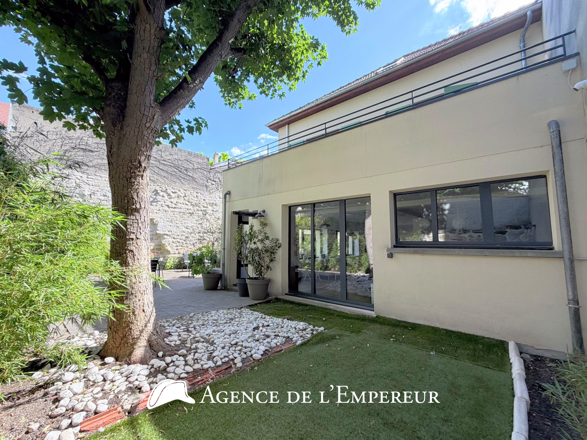 Maison contemporaine avec 120 m2 d'espace extérieur privatif   Rueil cœur de ville