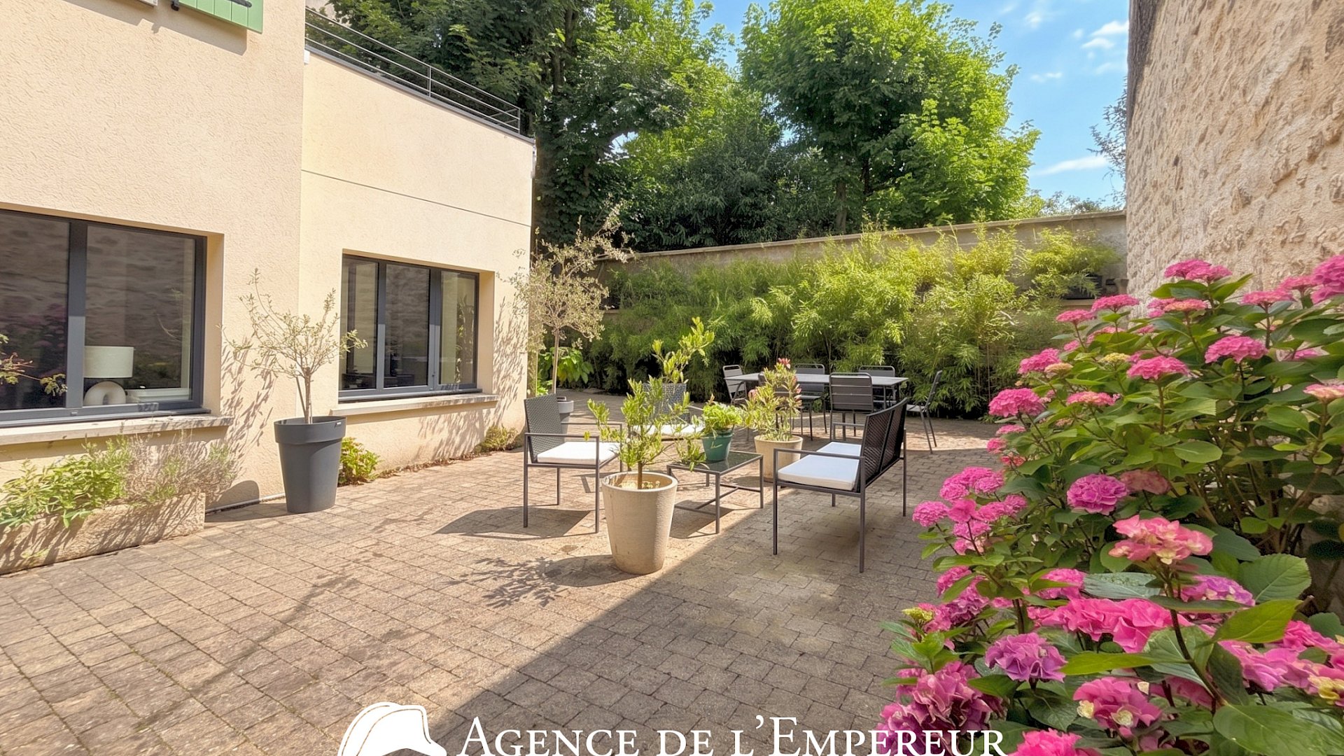 Maison contemporaine avec 120 m2 d'espace extérieur privatif   Rueil cœur de ville
