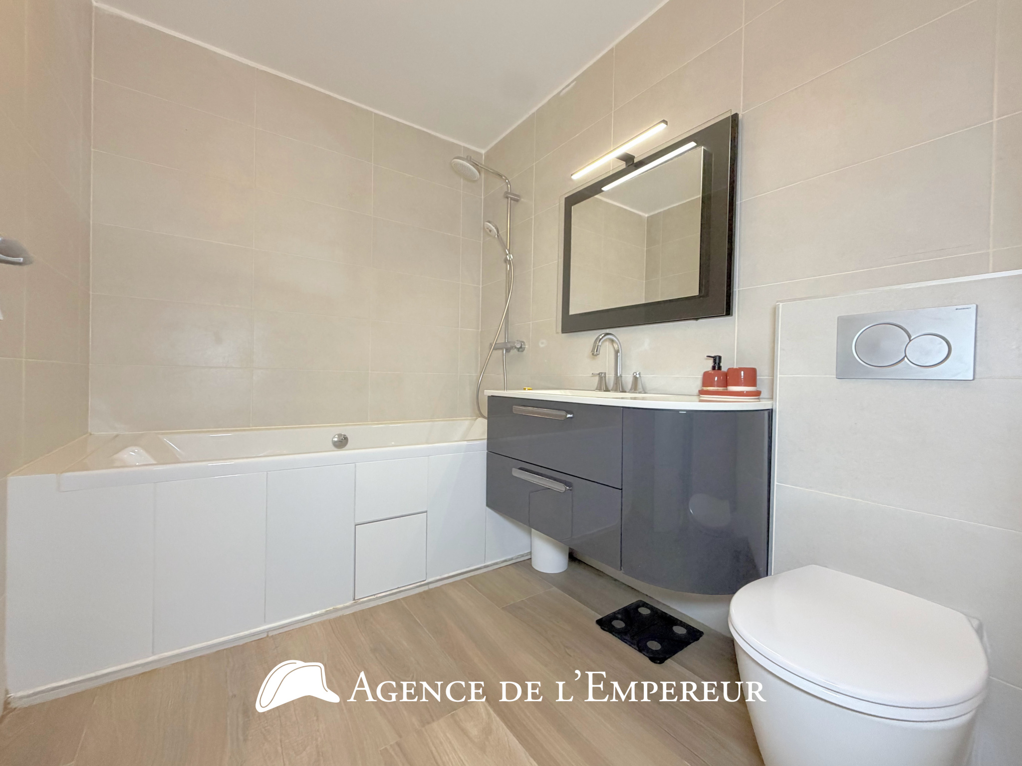 Maison contemporaine avec 120 m2 d'espace extérieur privatif   Rueil cœur de ville