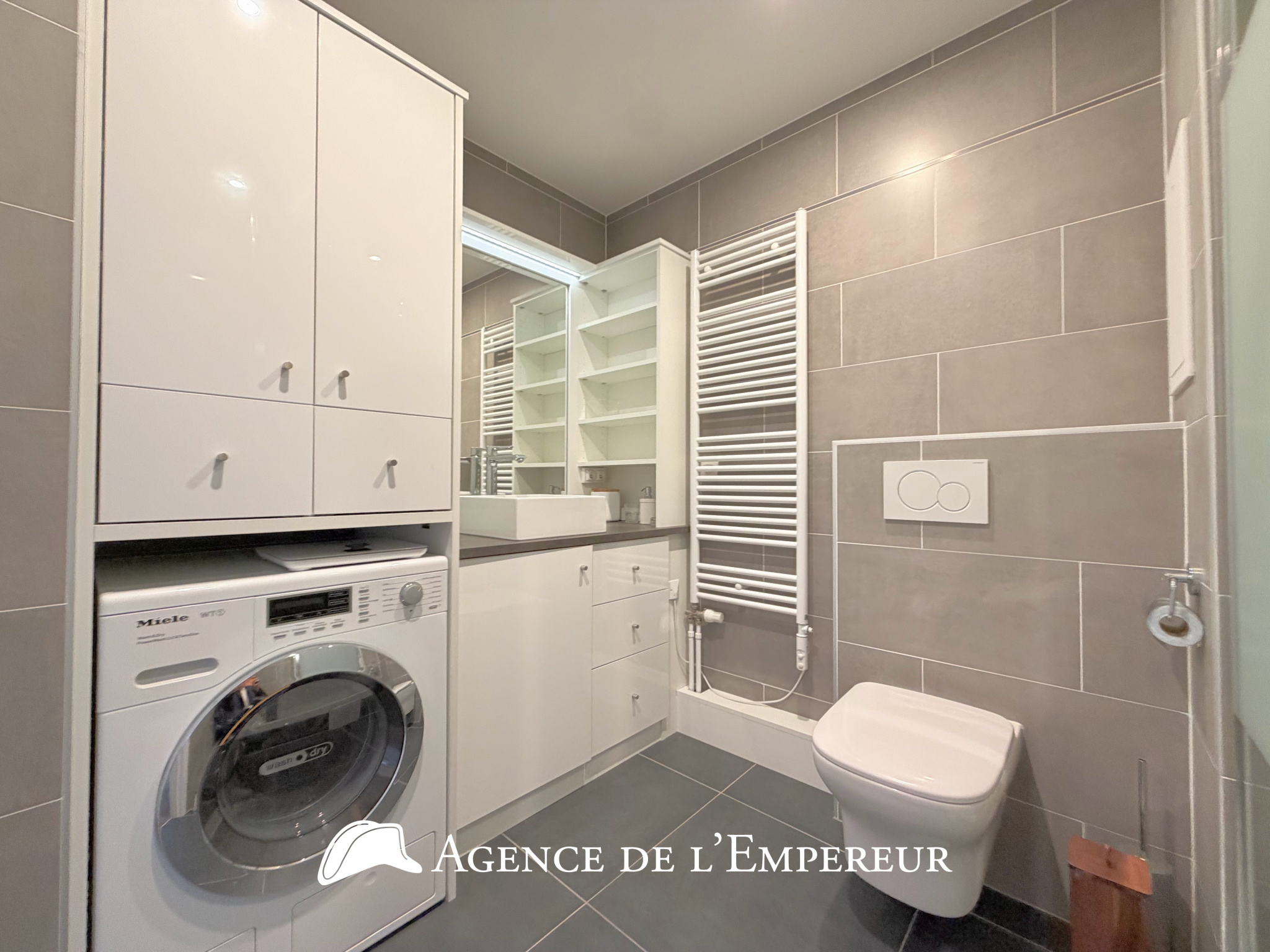 Grand 2 pièces 56 m2 avec terrasse, cave et parking. Résidence Jadis et Demain - 14