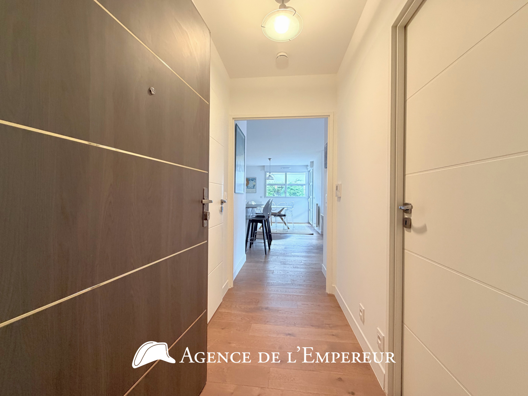 Grand 2 pièces 56 m2 avec terrasse, cave et parking. Résidence Jadis et Demain - 15