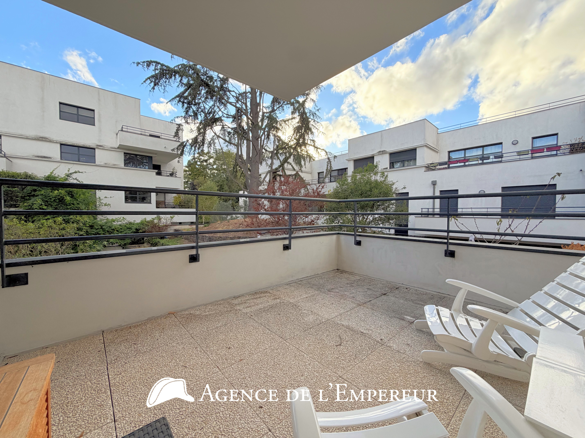 Grand 2 pièces 56 m2 avec terrasse, cave et parking. Résidence Jadis et Demain - 2