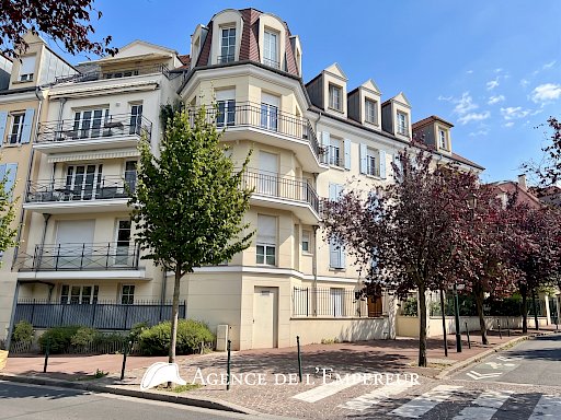 Magnifique 4 pièces en location non meublée centre-ville. Balcon et 2 places de parking. - 1