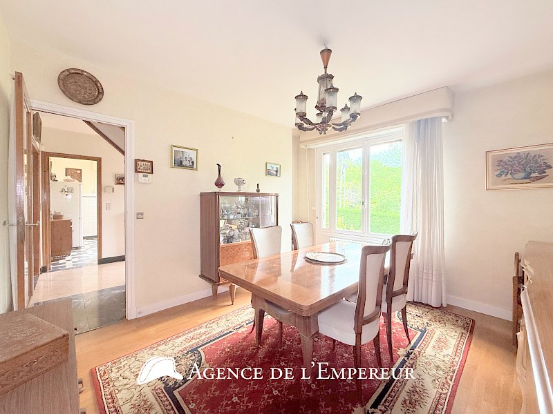 MAISON NON MITOYENNE, 5 CHAMBRES, PARCELLE DE 889 M2   RUEIL-MALMAISON, VILLAGE DE BUZENVAL