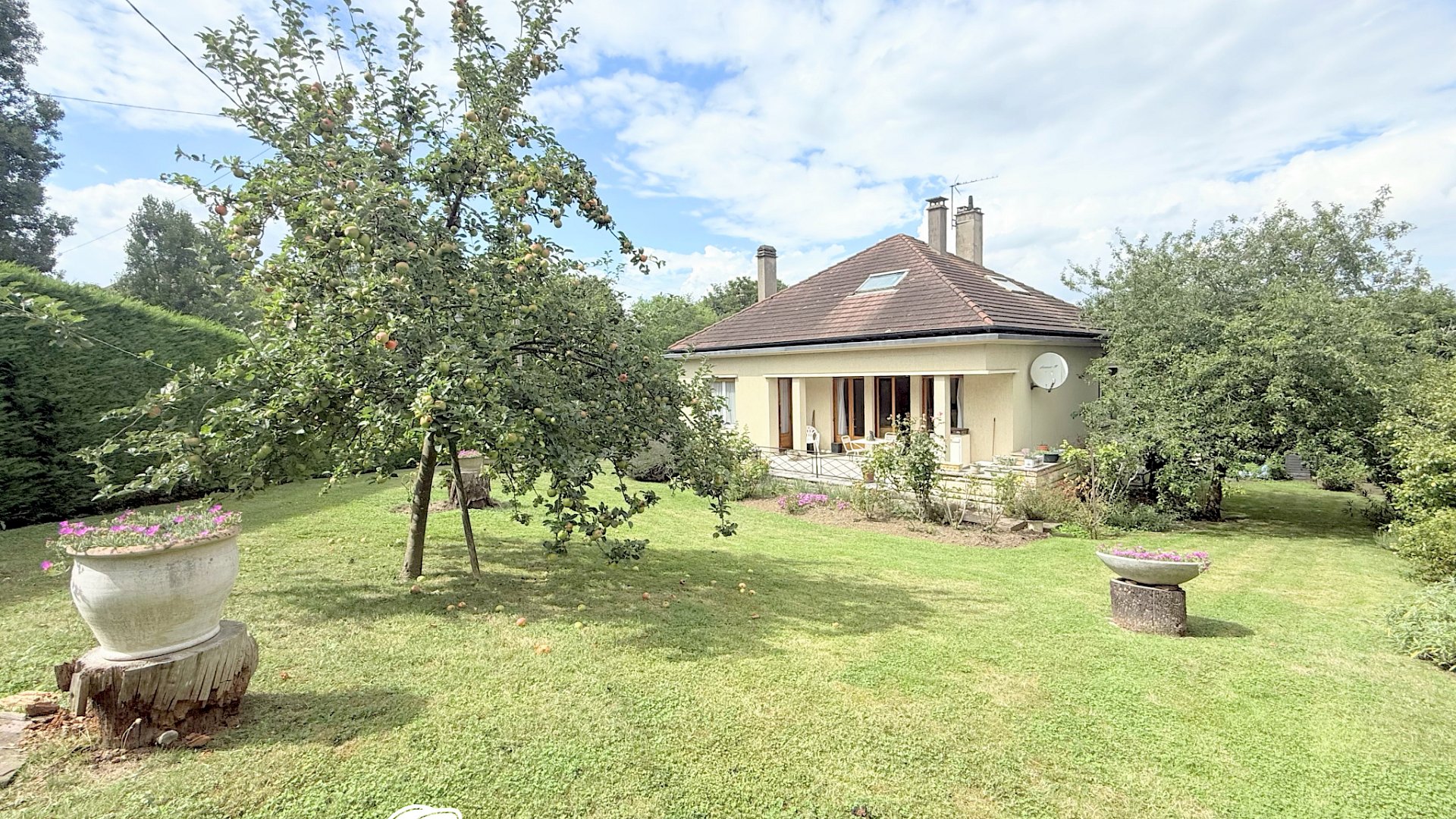 MAISON NON MITOYENNE, 5 CHAMBRES, PARCELLE DE 889 M2   RUEIL-MALMAISON, VILLAGE DE BUZENVAL - 1