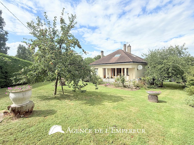 MAISON NON MITOYENNE, 5 CHAMBRES, PARCELLE DE 889 M2   RUEIL-MALMAISON, VILLAGE DE BUZENVAL