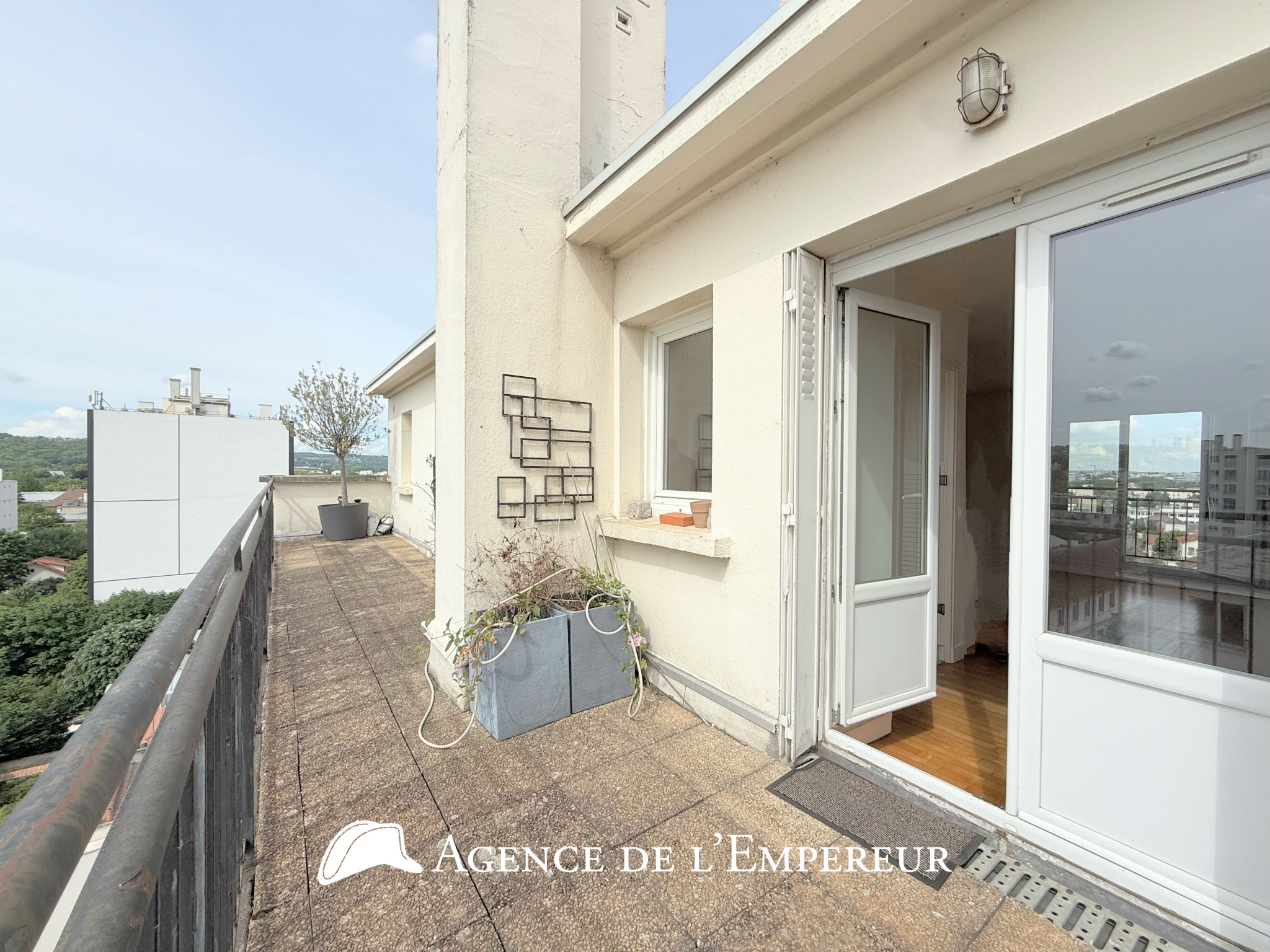 3 pièces, 8e et dernier étage avec terrasse, balcon et cave - Centre Ville - 2