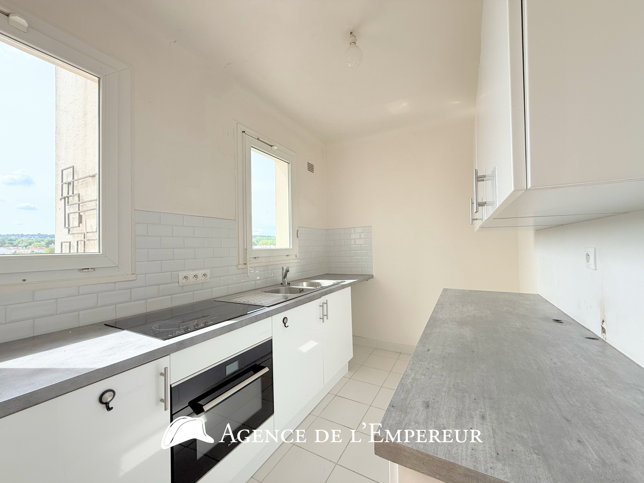 3 pièces, 8e et dernier étage avec terrasse, balcon et cave - Centre Ville - 3