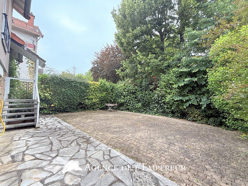 Maison avec jardin, garage et studio. Centre-ville de Rueil (à 8 min) et RER A (à 8 min)