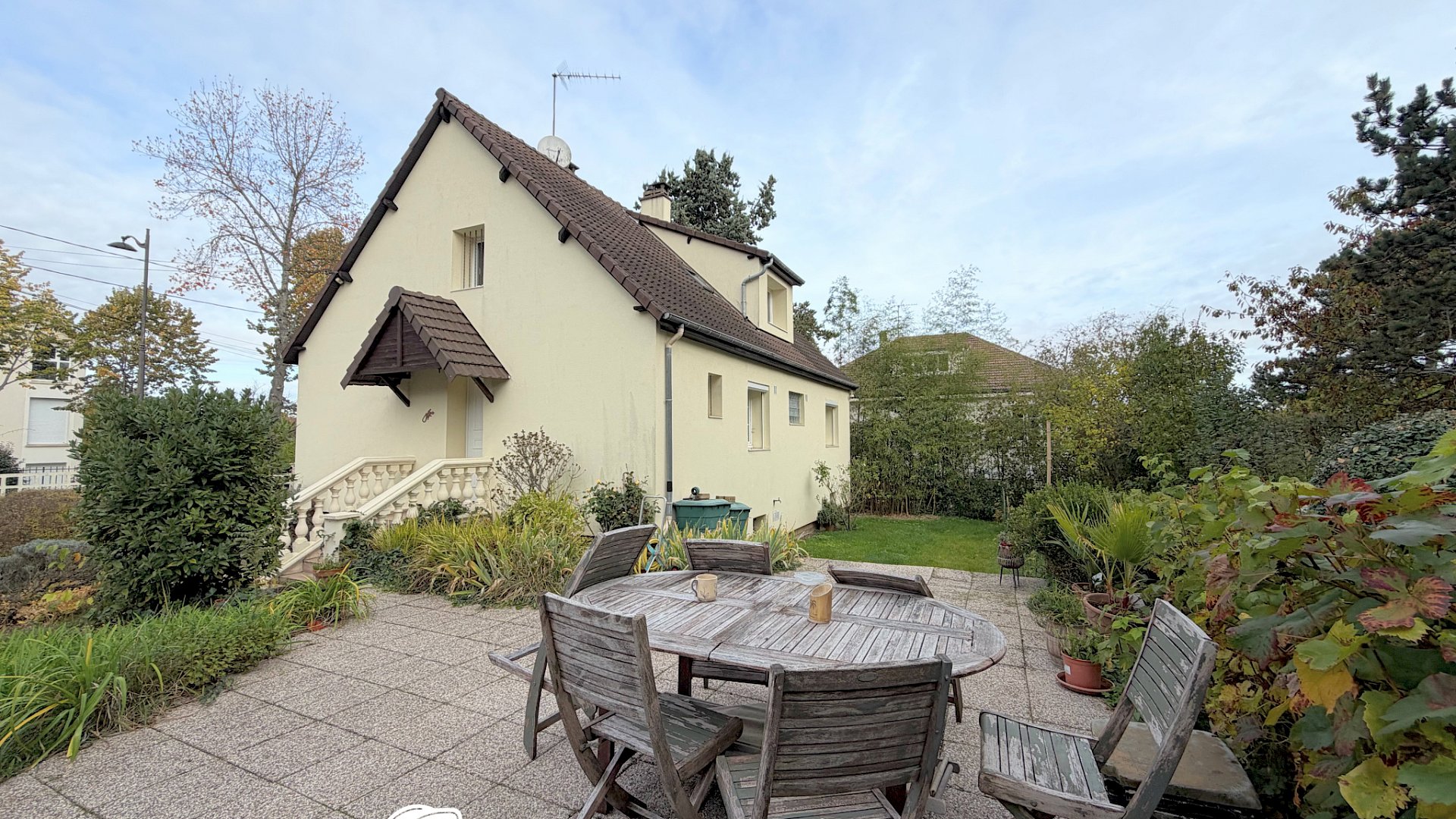 Maison familiale non mitoyenne de 140 m2 habitables, 4 chambres, - 1