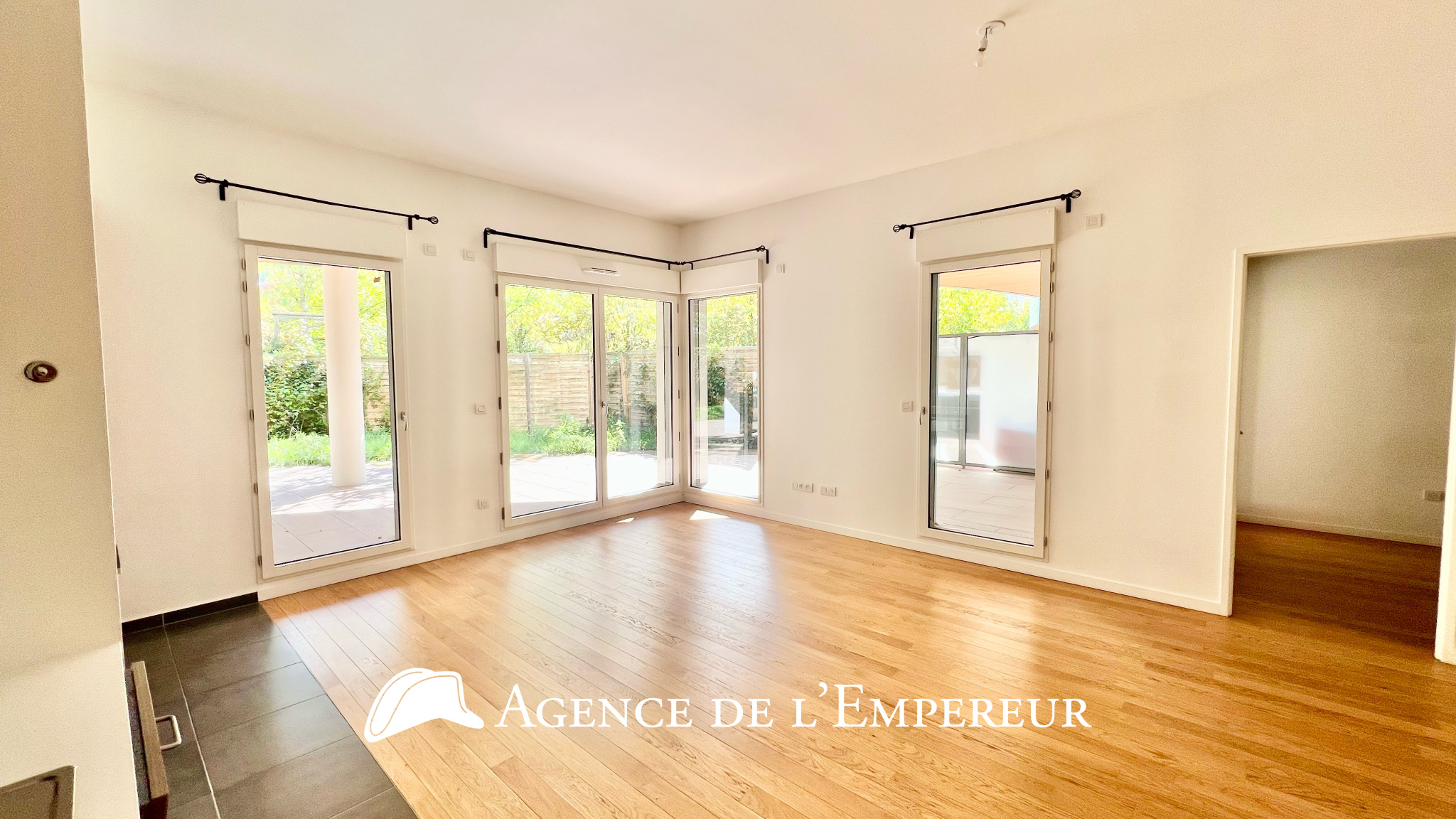 Appartement de 106 m2 avec jardin/terrasse de 140 m2 - ARSENAL - 2