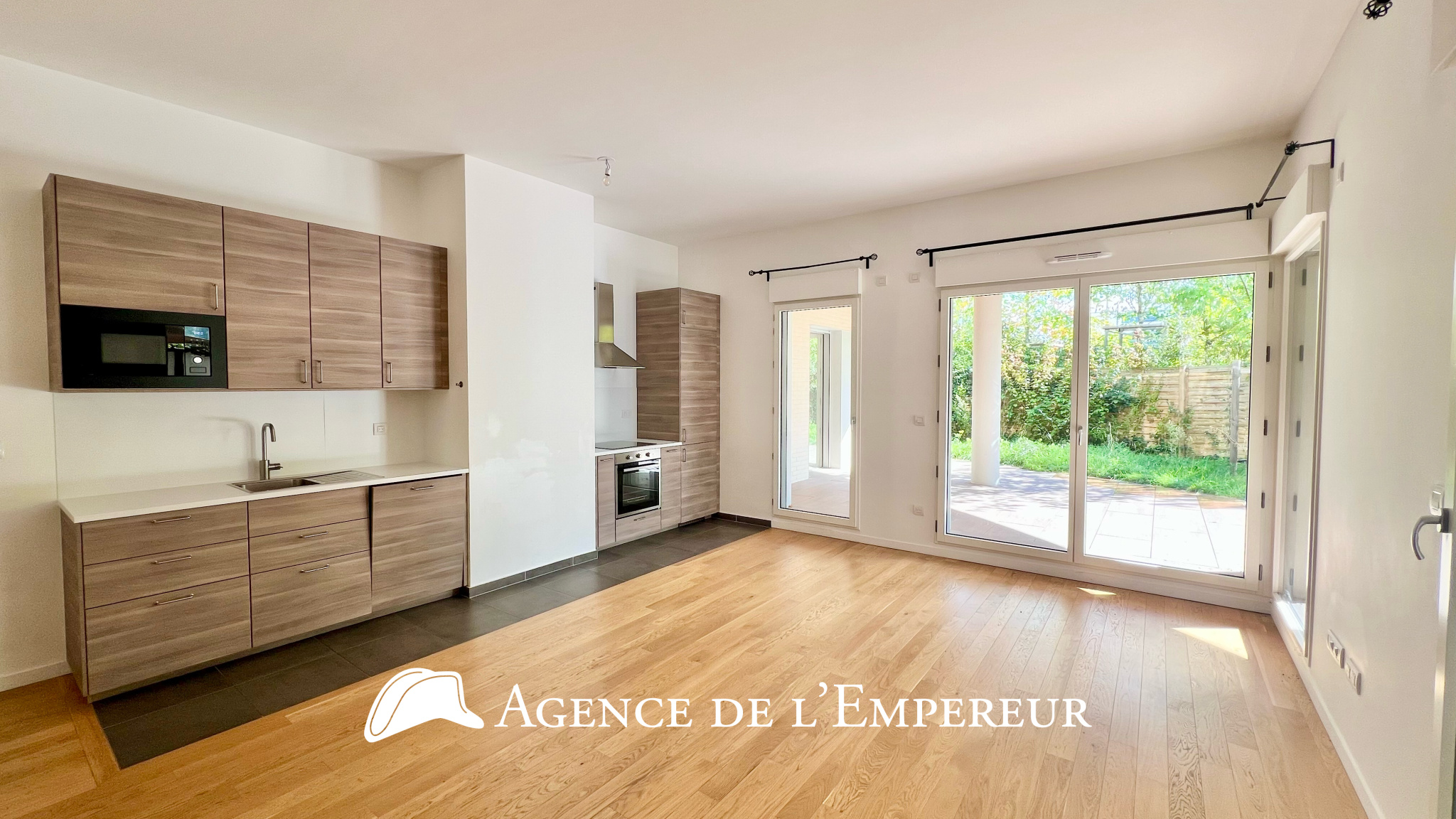 Appartement de 106 m2 avec jardin/terrasse de 140 m2 - ARSENAL - 3