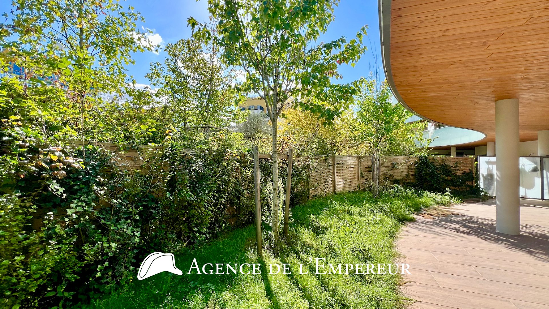 Appartement de 106 m2 avec jardin/terrasse de 140 m2 - ARSENAL - 1