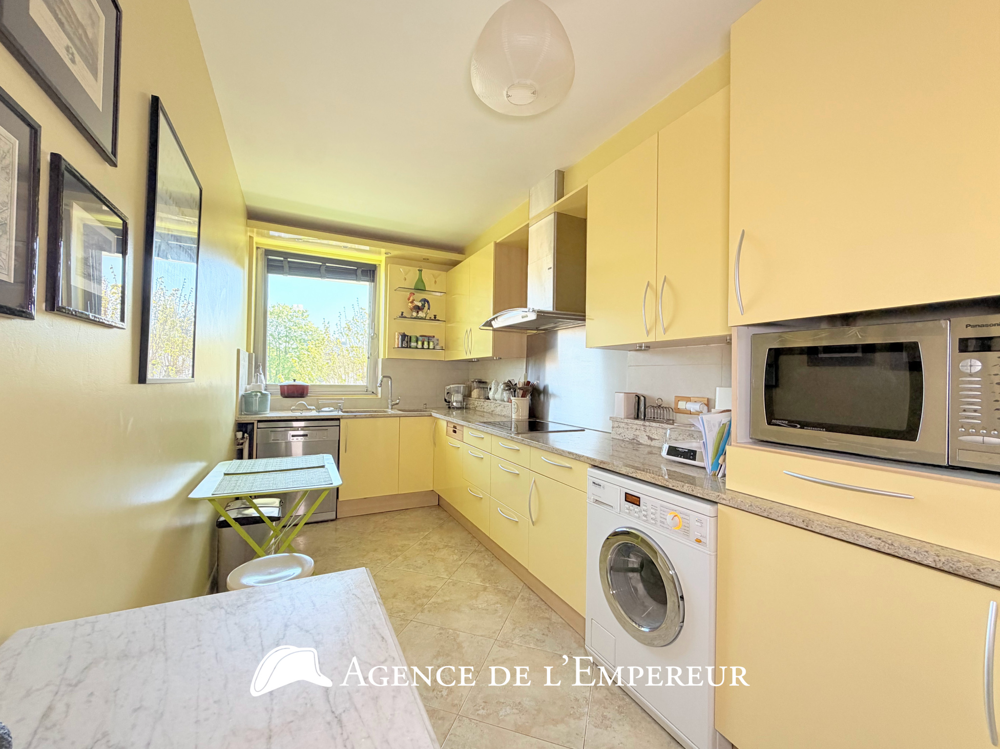 Grand 3 pièces de 93 m2   2 terrasses, 2 parkings et cave. - 9