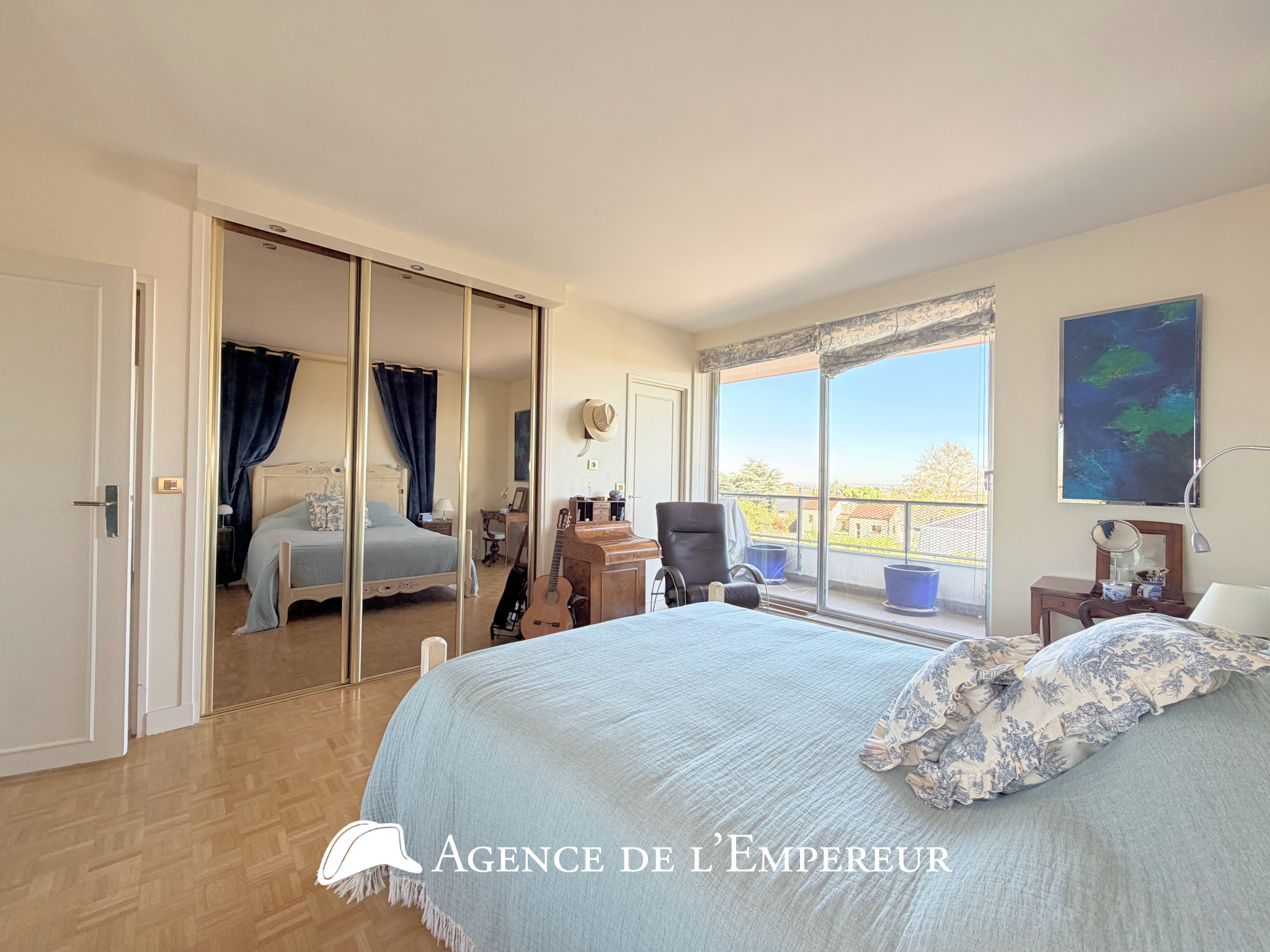 Grand 3 pièces de 93 m2   2 terrasses, 2 parkings et cave. - 12