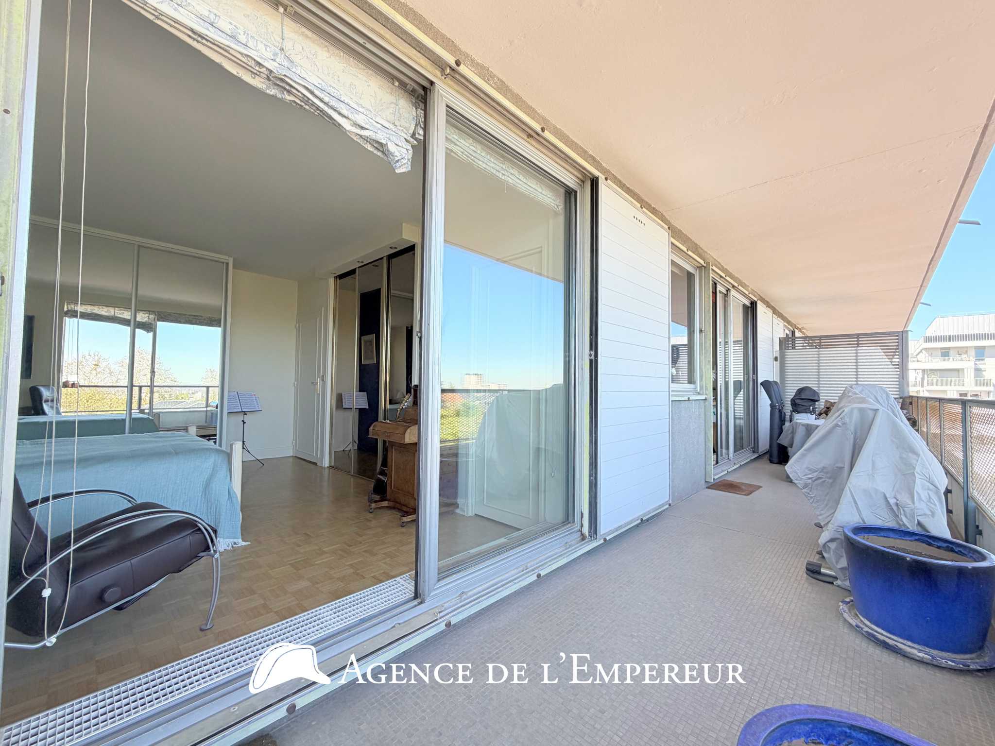 Grand 3 pièces de 93 m2   2 terrasses, 2 parkings et cave. - 16