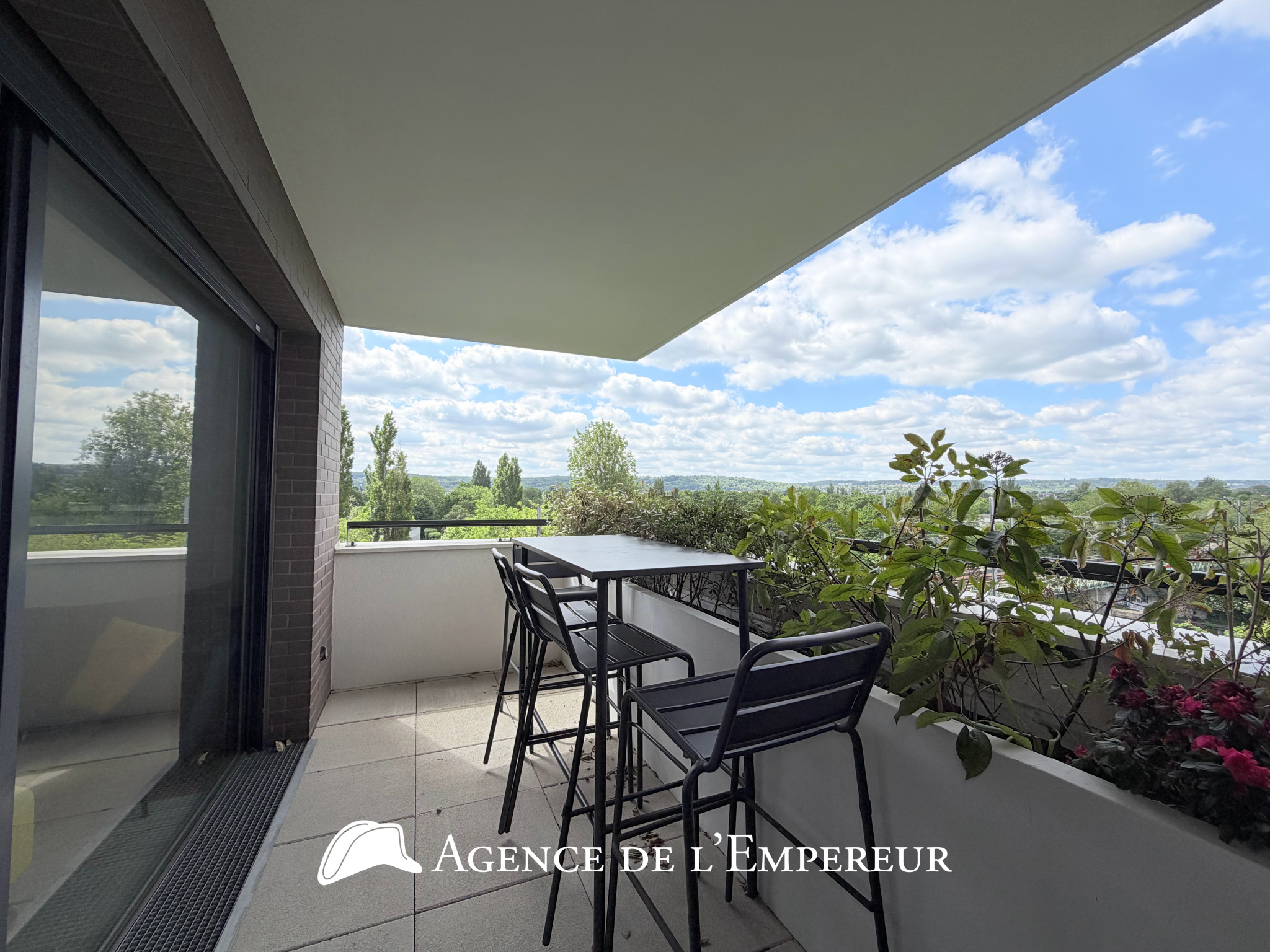 Magnifique 3 pièces de 67,89 m2 en location meublée avec parking double - 2