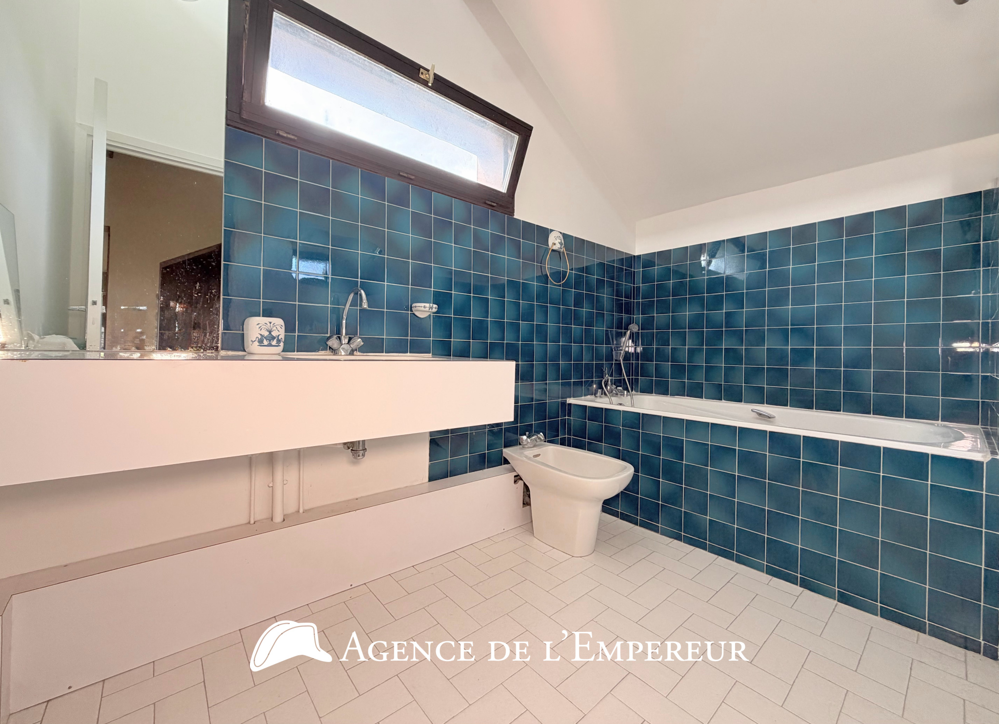 MAISON D'ARCHITECTE — 6 CHAMBRES — PARCELLE 1 190 m2 - 26