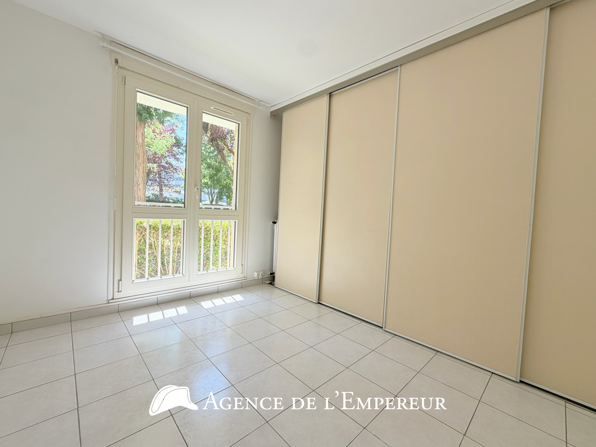 Appartement traversant 5 pièces - Rueil Buzenval - 13