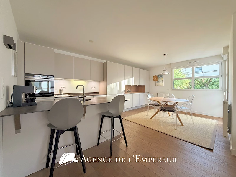Grand 2 pièces 56 m2 avec terrasse, cave et parking. Résidence Jadis et Demain