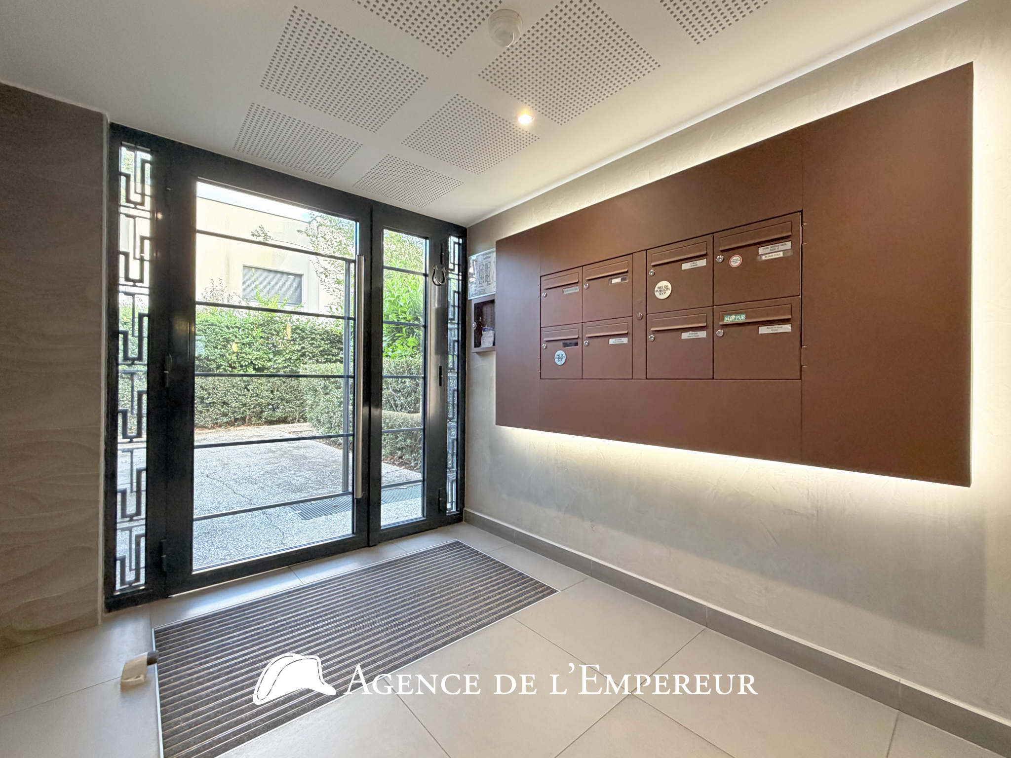 Grand 2 pièces 56 m2 avec terrasse, cave et parking. Résidence Jadis et Demain - 16