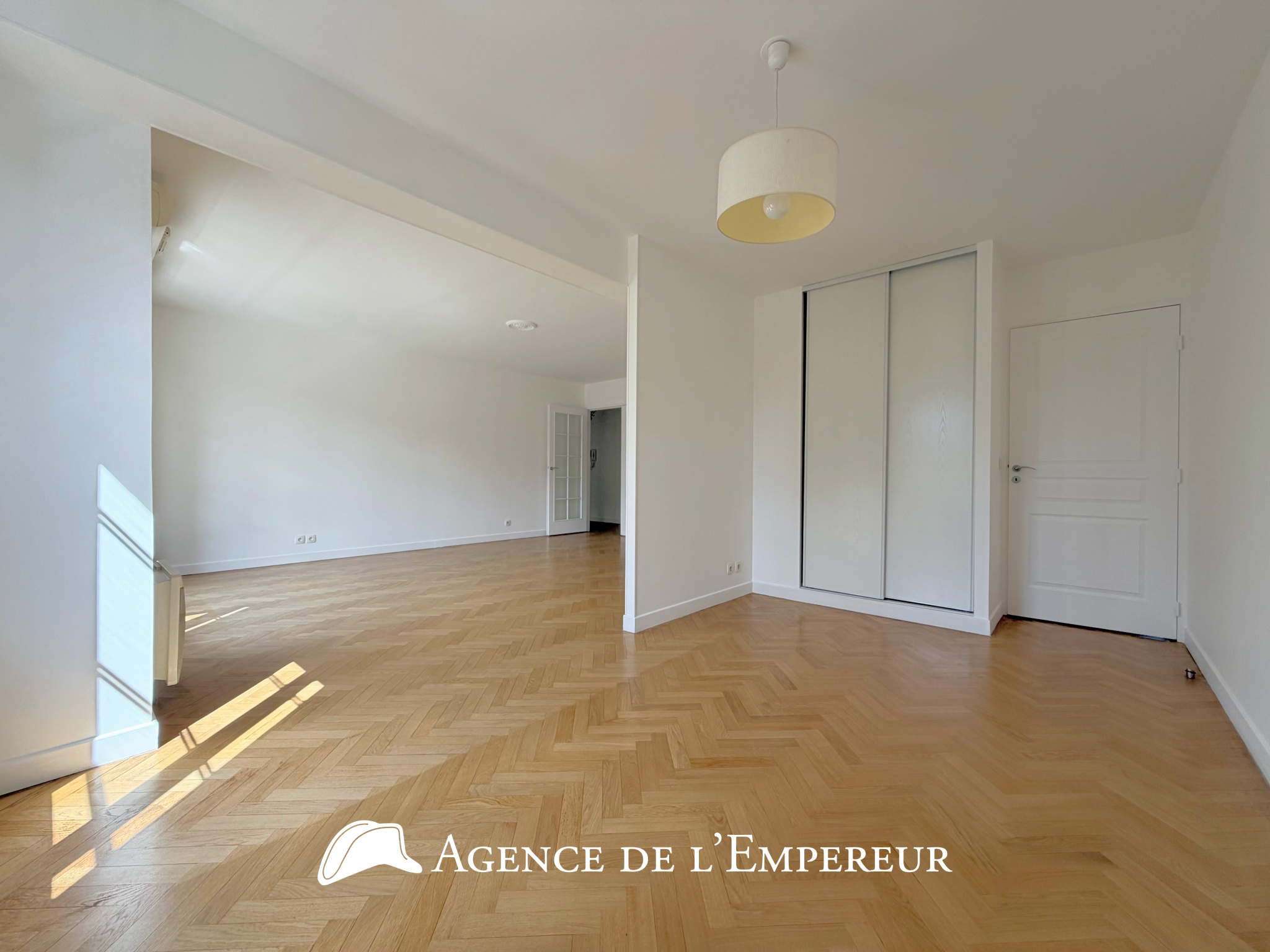 Magnifique 4 pièces en location non meublée centre-ville. Balcon et 2 places de parking. - 7