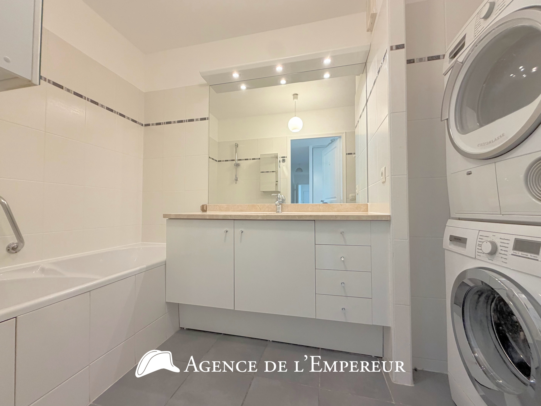Magnifique 4 pièces en location non meublée centre-ville. Balcon et 2 places de parking. - 15