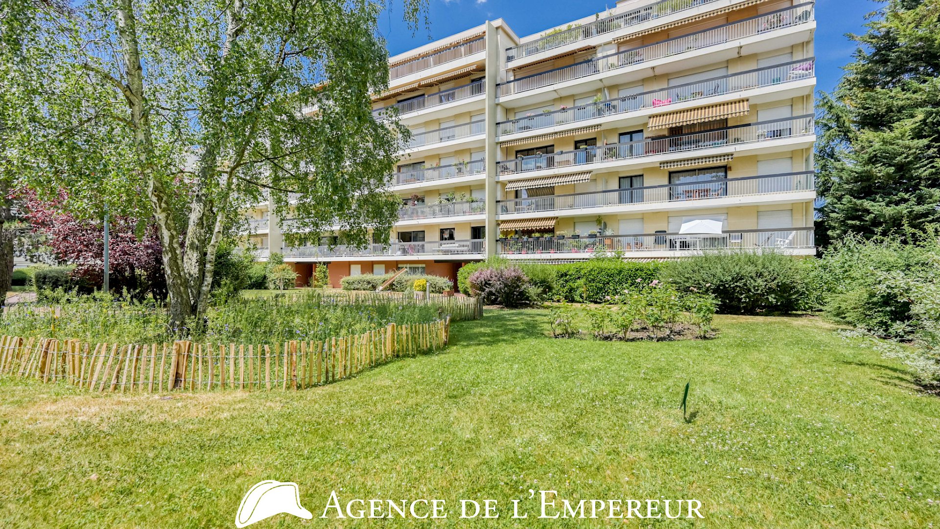 5 pièces, 101,3 m2, balcon, cave et parking. DPE C - 1