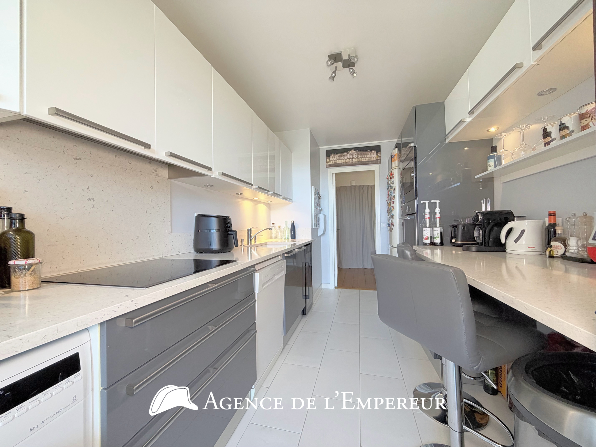 5 pièces, 101,3 m2, balcon, cave et parking. DPE C - 8