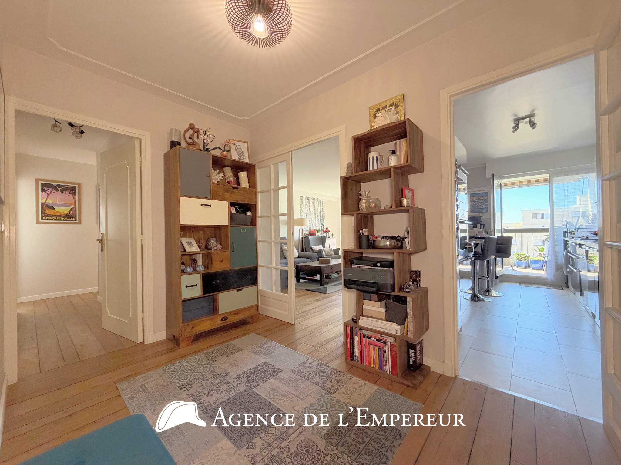 5 pièces, 101,3 m2, balcon, cave et parking. DPE C - 19