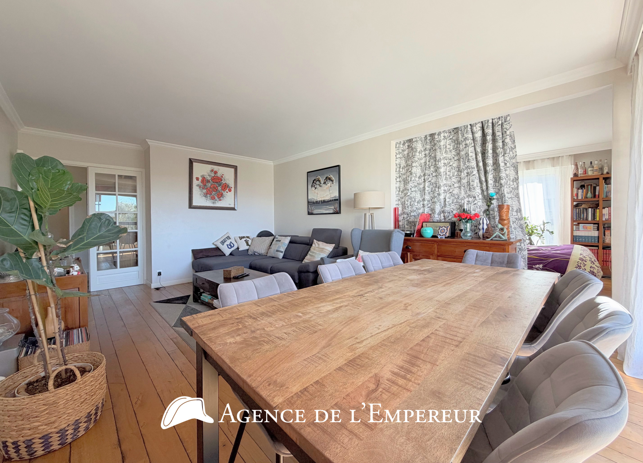 5 pièces, 101,3 m2, balcon, cave et parking. DPE C - 4