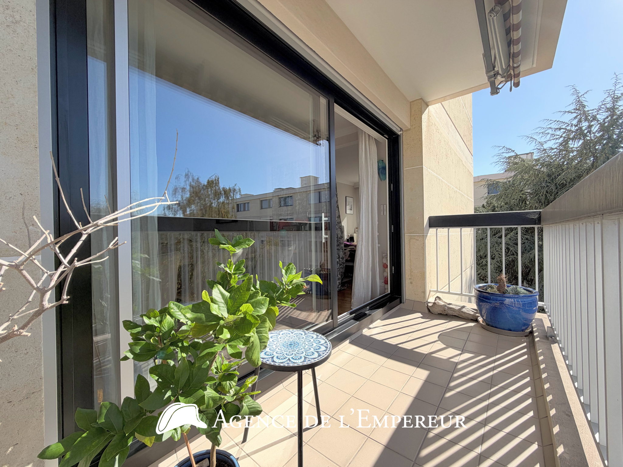 5 pièces, 101,3 m2, balcon, cave et parking. DPE C - 6