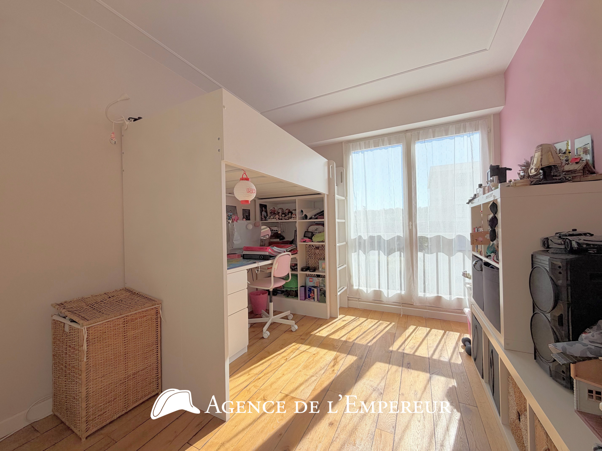 5 pièces, 101,3 m2, balcon, cave et parking. DPE C - 17