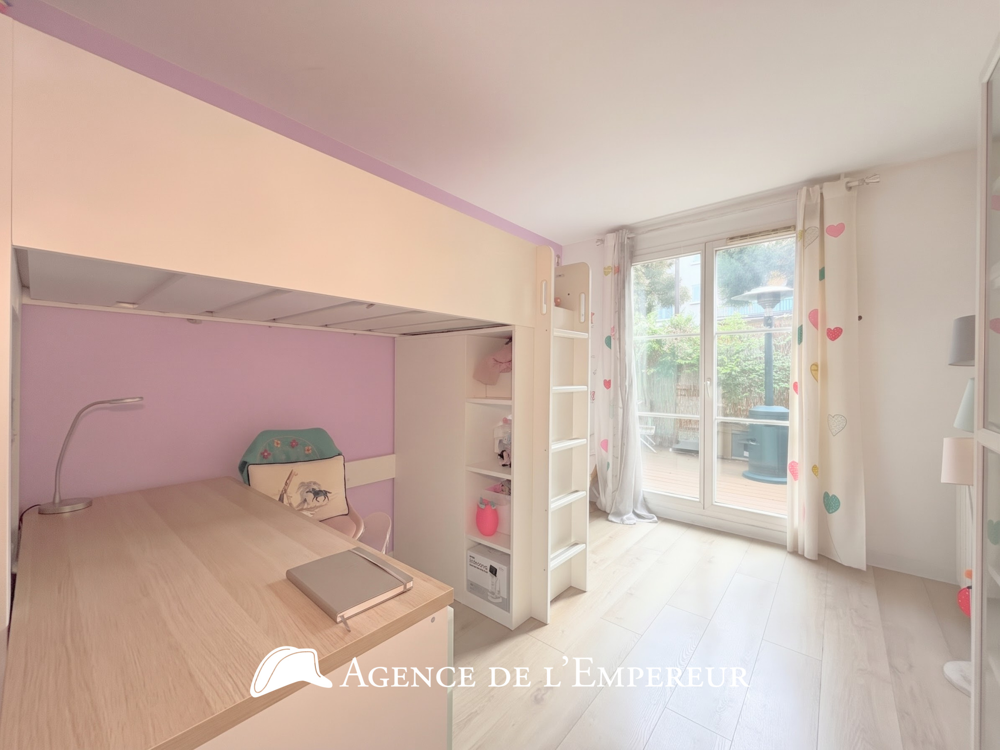 4 pièces - terrasse 56 m2 - 2 parkings et cave. Résidence Villa Racine - 15