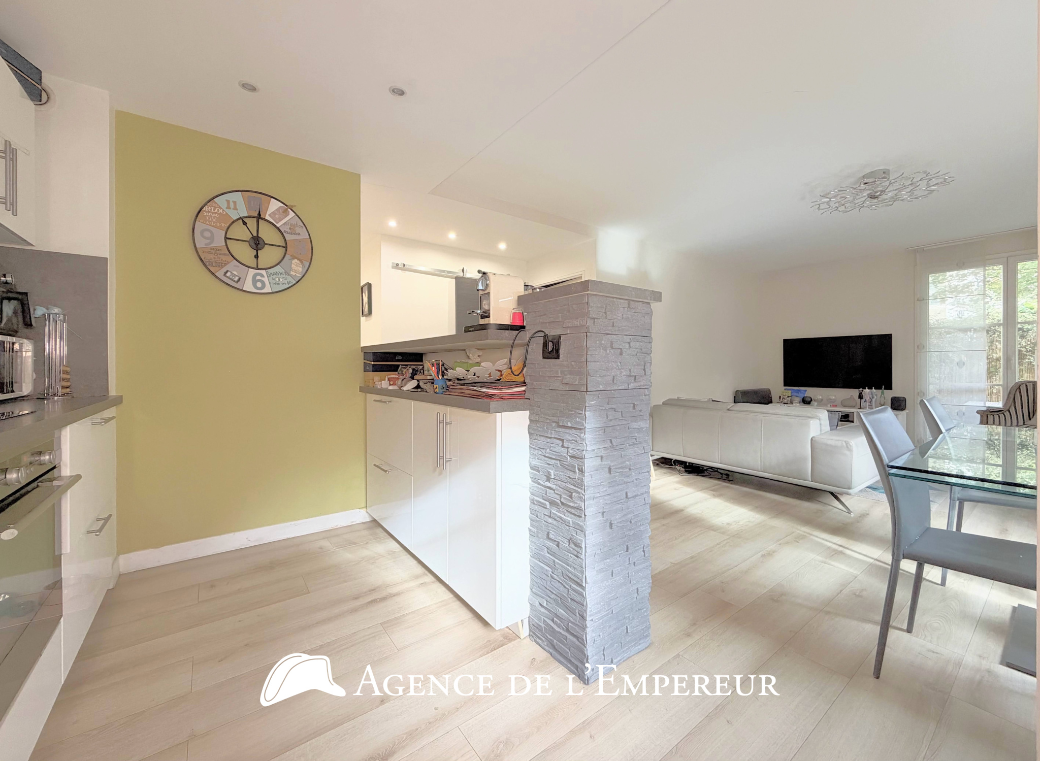4 pièces - terrasse 56 m2 - 2 parkings et cave. Résidence Villa Racine - 10